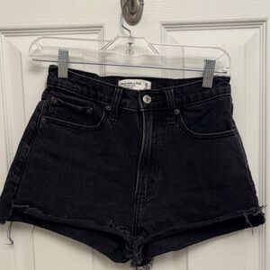 Abercrombie & Fitch The Mom Short High Rise